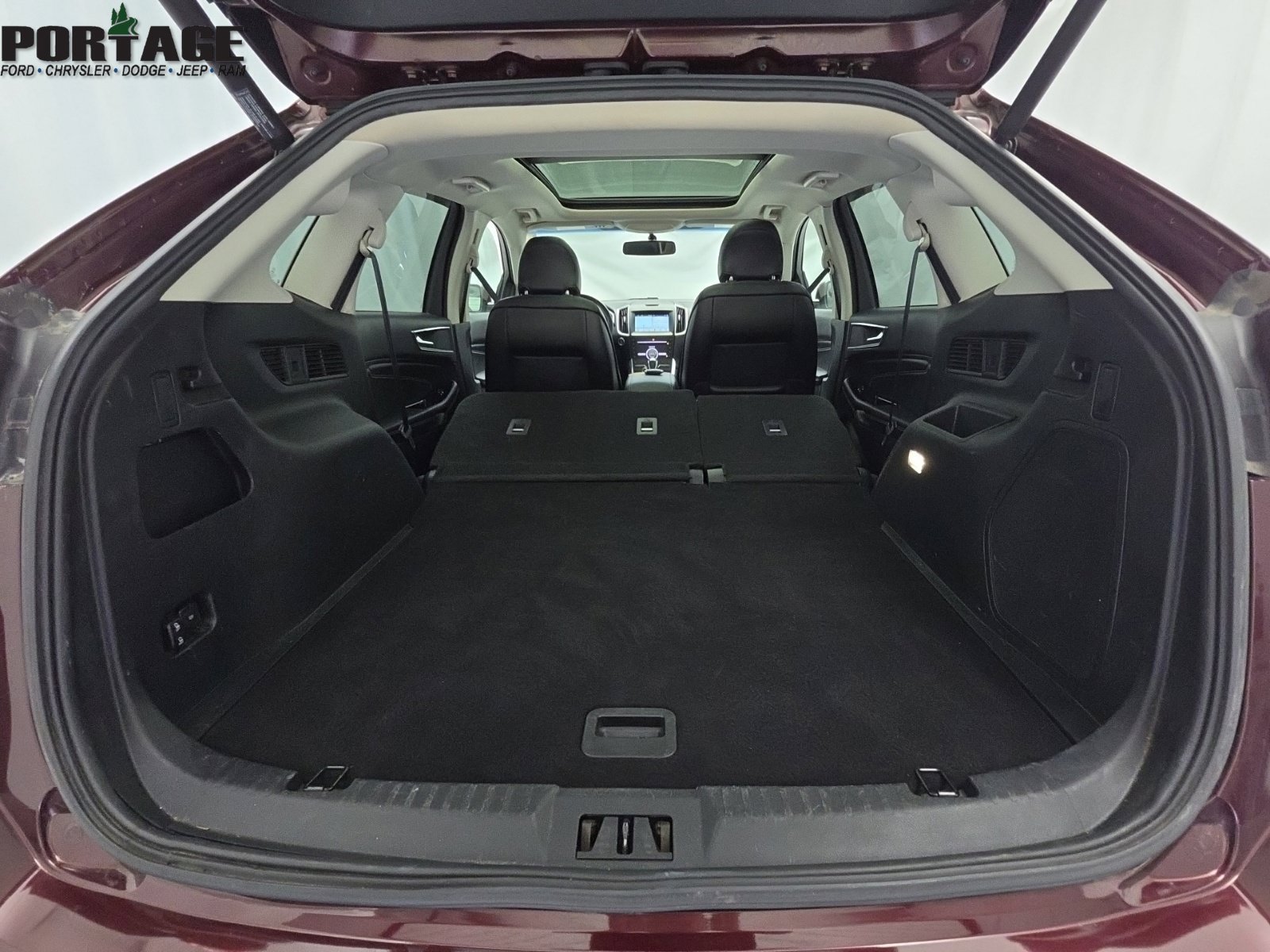 Used 2017 Ford Edge Titanium w/ Equipment Group 301A AWD/4WD image 34