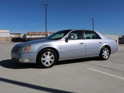 Used 2006 Cadillac DTS Performance image 2