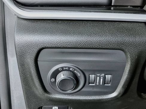 Used 2022 Jeep Grand Cherokee Altitude AWD/4WD image 13