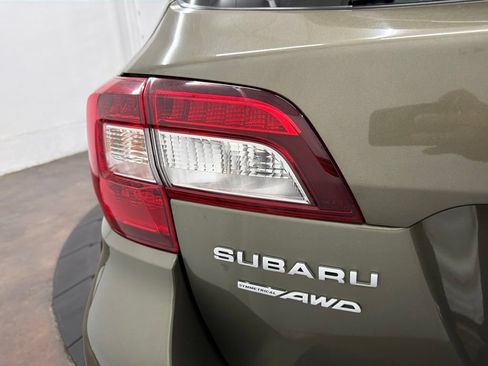 Used 2018 Subaru Outback 3.6R Limited AWD/4WD image 12