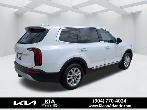 Used 2022 Kia Telluride LX AWD/4WD image 3