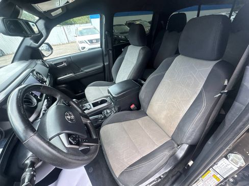 Used 2022 Toyota Tacoma TRD Sport w/ Technology Package RWD image 15