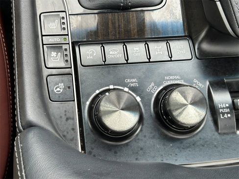 Used 2017 Lexus LX 570 4WD image 40