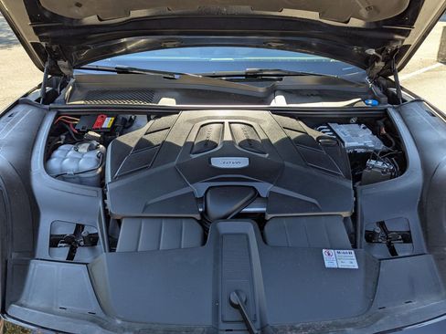 Used 2021 Porsche Cayenne Coupe image 32