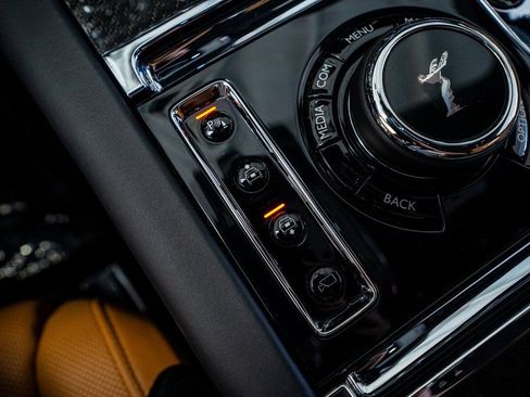 Used 2022 Rolls-Royce Cullinan Black Badge image 43