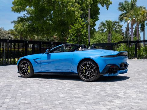 Used 2021 Aston Martin V8 Vantage Roadster RWD image 8