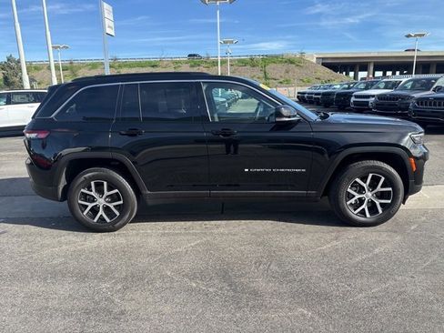 Certified 2024 Jeep Grand Cherokee Limited image 7