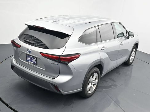 Used 2021 Toyota Highlander LE FWD image 15