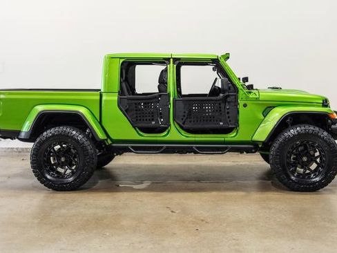 Used 2025 Jeep Gladiator Sport image 9