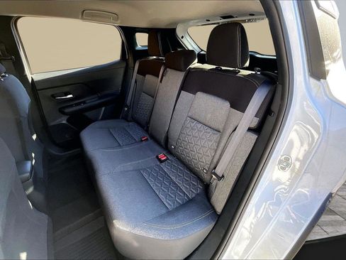 Used 2025 Nissan Kicks SV image 27