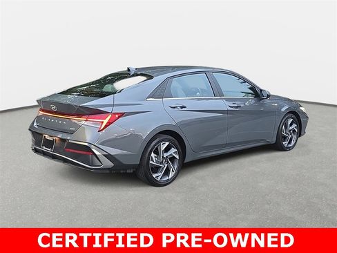 Used 2025 Hyundai Elantra Limited image 5