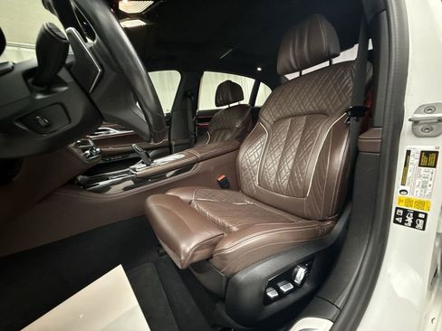Used 2022 BMW 750i xDrive w/ Luxury Rear Seating Package AWD/4WD image 13