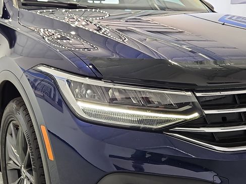 Certified 2023 Volkswagen Tiguan SE w/ Panoramic Sunroof Package FWD image 6