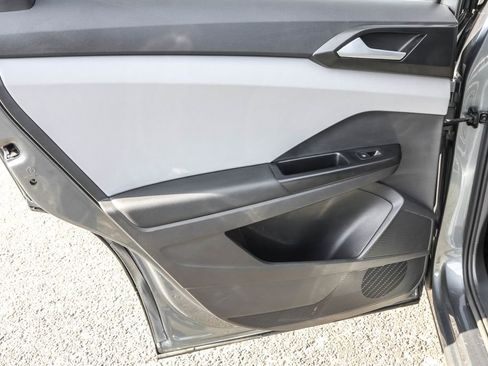 Certified 2022 Volkswagen Taos SE image 27