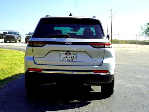 New 2025 Jeep Grand Cherokee Laredo w/ Luxury Tech Group I image 7