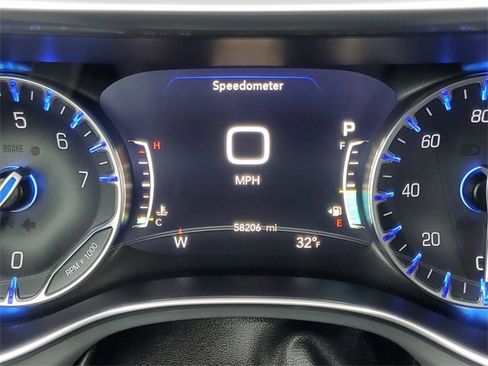 Used 2020 Chrysler Pacifica Limited image 18