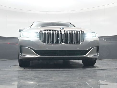 Used 2021 BMW 740i xDrive w/ Premium Package image 20