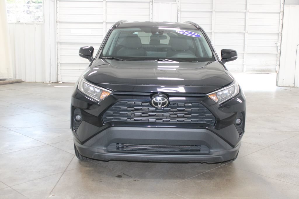 Used 2021 Toyota RAV4 XLE AWD/4WD image 3
