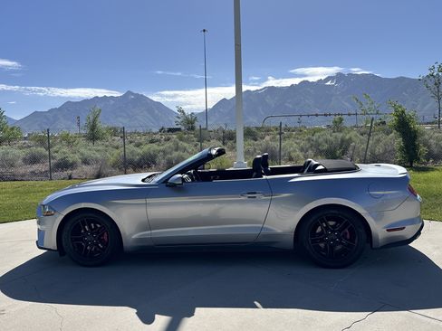 Used 2022 Ford Mustang Premium RWD image 2