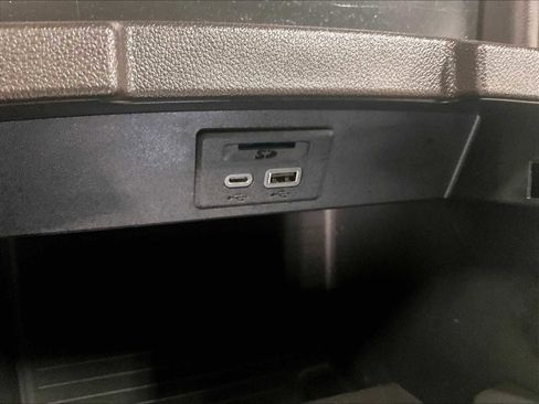 Used 2021 Chevrolet Tahoe LT w/ LT Signature Package image 28