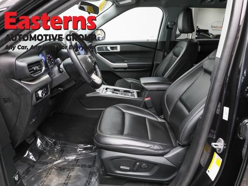 Used 2022 Ford Explorer XLT w/ Equipment Group 202A image 14