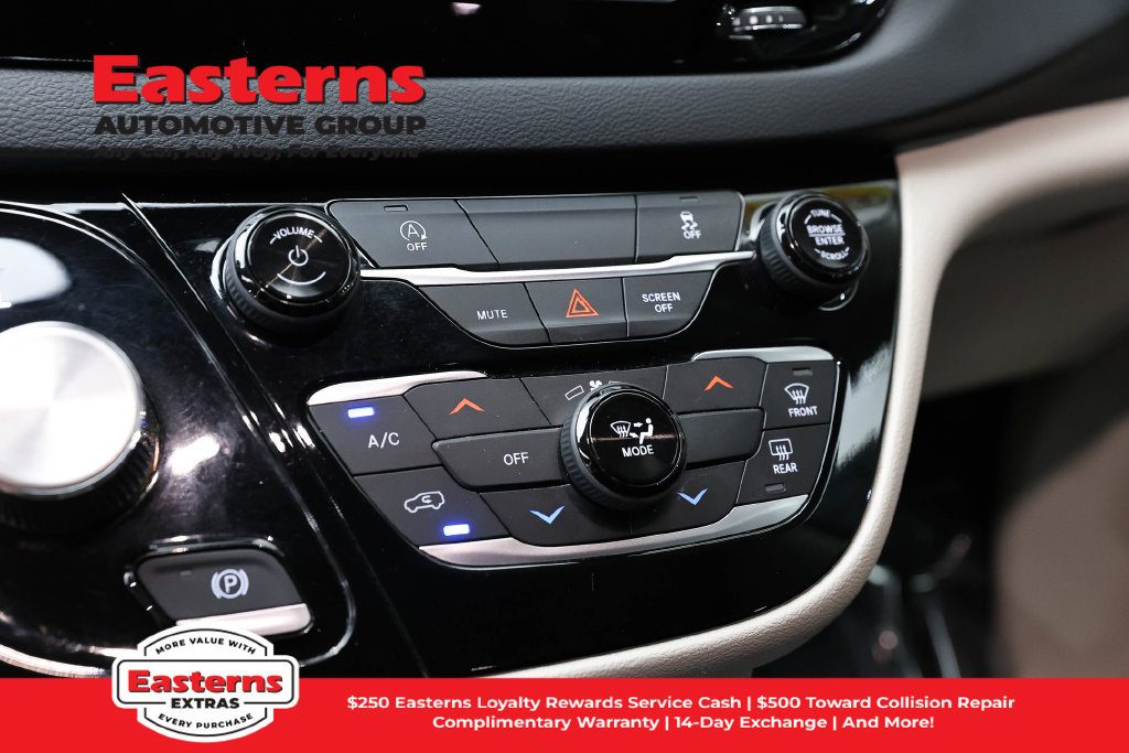 Used 2023 Chrysler Voyager LX FWD image 21
