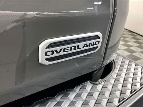 Used 2022 Jeep Gladiator Overland w/ Popular Equipment Package AWD/4WD image 10