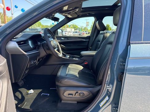 New 2026 Jeep Grand Cherokee L Limited AWD/4WD image 16