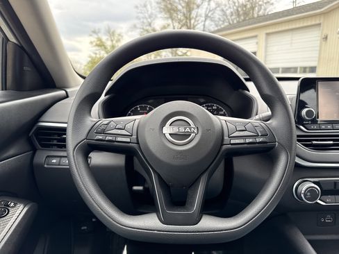 Used 2023 Nissan Altima 2.5 S FWD image 26