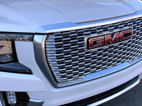 Used 2024 GMC Yukon XL Denali image 32