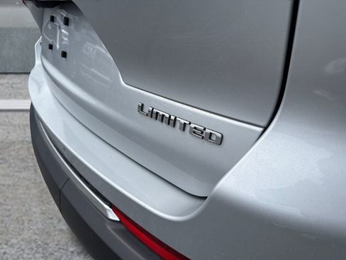 Used 2023 Jeep Grand Cherokee L Limited AWD/4WD image 9