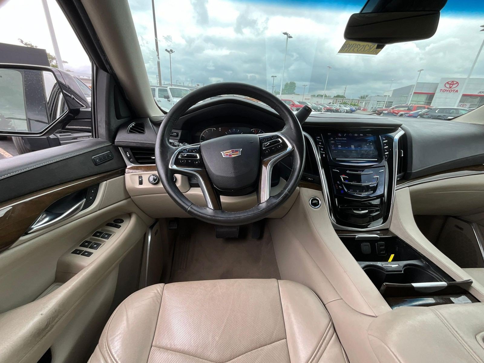 Used 2020 Cadillac Escalade Luxury AWD/4WD image 8
