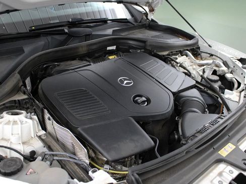 Used 2025 Mercedes-Benz GLC 300 image 39