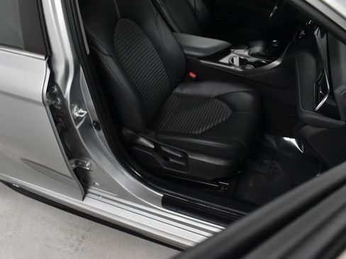 Used 2023 Toyota Camry SE image 15