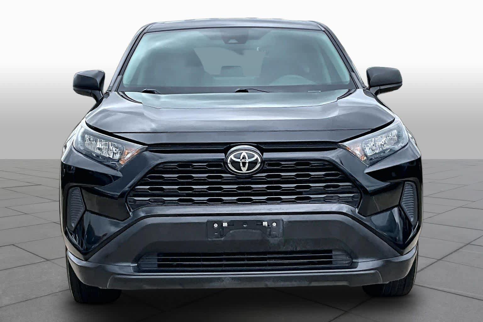 Used 2022 Toyota RAV4 LE FWD image 3