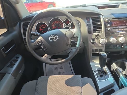 Used 2013 Toyota Tundra 4x4 CrewMax w/ SR5 Pkg image 24