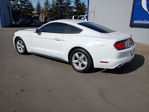 Used 2016 Ford Mustang Coupe image 4