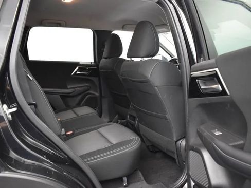 Used 2024 Mitsubishi Outlander ES image 18