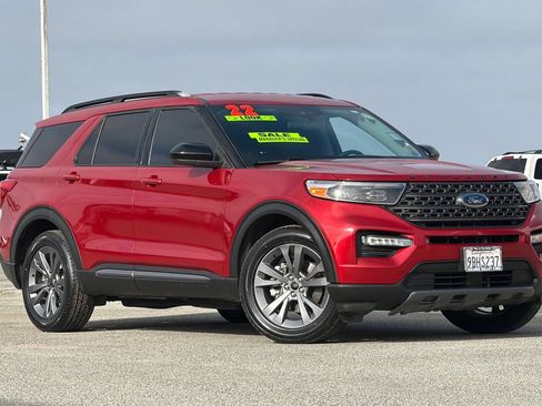 Used 2022 Ford Explorer XLT w/ Equipment Group 202A RWD image 2