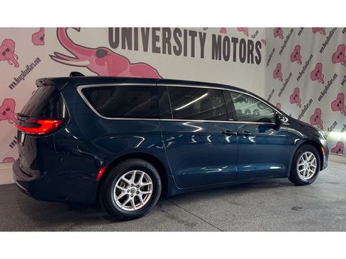 Used 2023 Chrysler Pacifica Touring-L FWD image 10