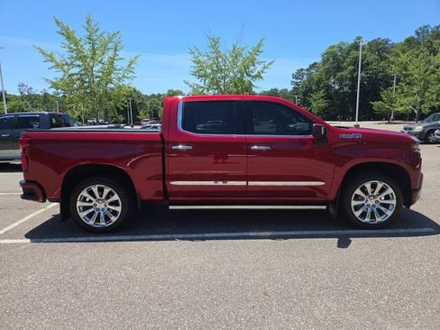 Used 2022 Chevrolet Silverado 1500 High Country w/ Technology Package AWD/4WD image 2
