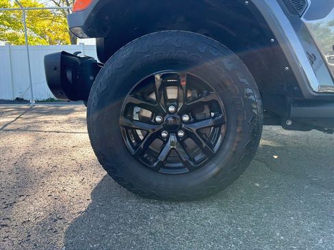 Used 2023 Jeep Gladiator Sport AWD/4WD image 32