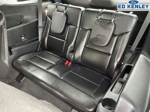 Used 2022 Ford Explorer XLT w/ Equipment Group 202A image 7