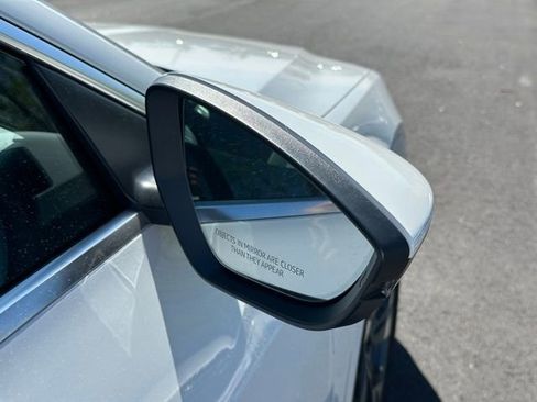 Used 2022 Audi e-tron Premium AWD/4WD image 12