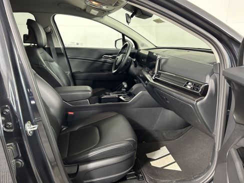 Certified 2024 Kia Sportage EX image 30