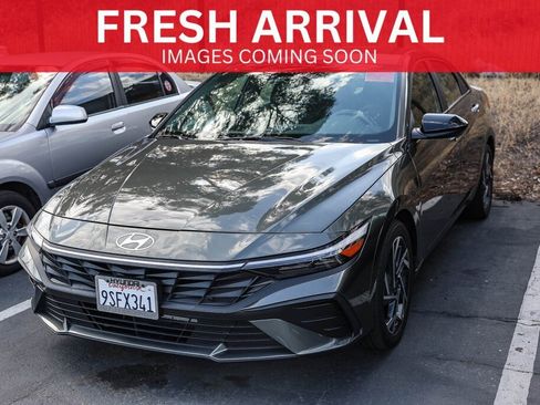 Used 2025 Hyundai Elantra Sport FWD image 1