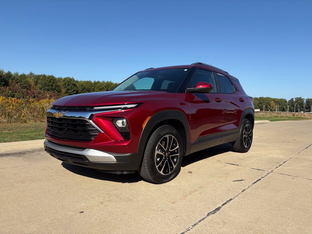 Used 2024 Chevrolet TrailBlazer LT w/ LT Cold Weather Package FWD image 1