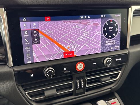 Certified 2026 Porsche Macan AWD/4WD image 26