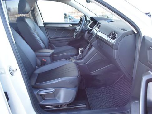 Used 2023 Volkswagen Tiguan SE image 43