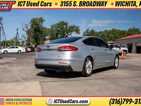 Used 2019 Ford Fusion SE FWD image 6